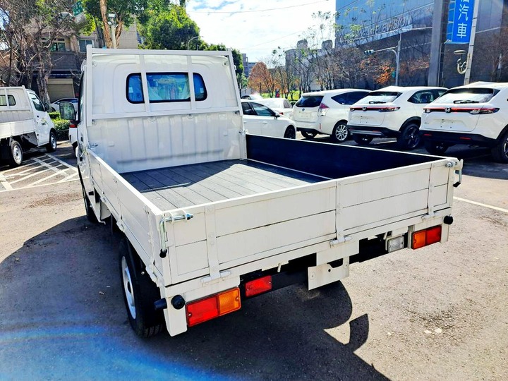 2026年TOYOTA TOWN ACE 1.5L．TSS版本貨車．新車里程4公里．全程托運到店．原廠４年１２萬公里保固