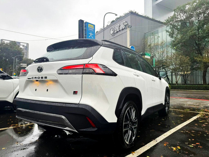 全新車未開封2026年TOYOTA CROSS GR汽油SPORT版本．新車里程3公里．全程托運到店．保證未上路．原廠保固中．新車原價91.5萬．下殺優惠
