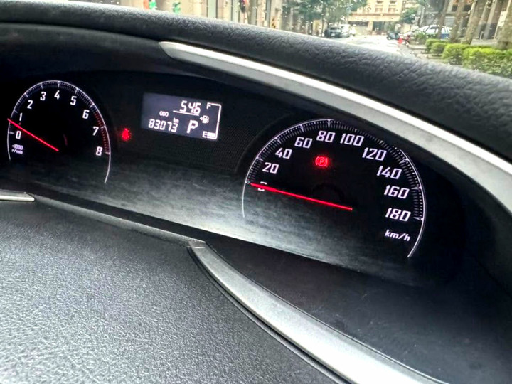 2019年Toyota Sienta 1.8L．頂級五人座．單側邊電動滑門．里程8萬公里．里程保證．原鈑件．附認證書