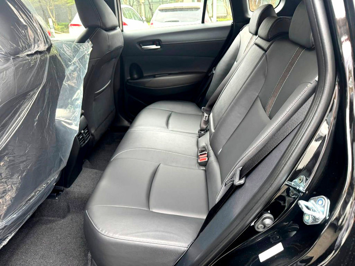 全新領牌車未開封2026年TOYOTA CROSS 1.8L．汽油豪華版．新車里程５公里．全程托運到店．可全額貸