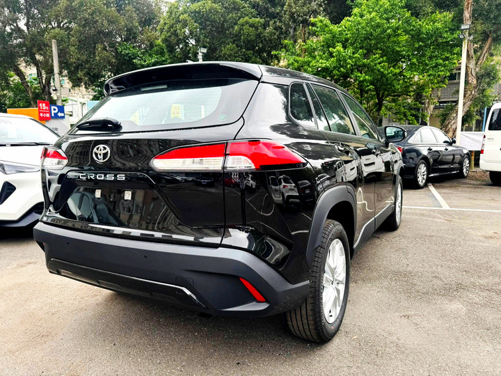 全新領牌車未開封2026年TOYOTA CROSS 1.8L．汽油豪華版．新車里程５公里．全程托運到店．可全額貸