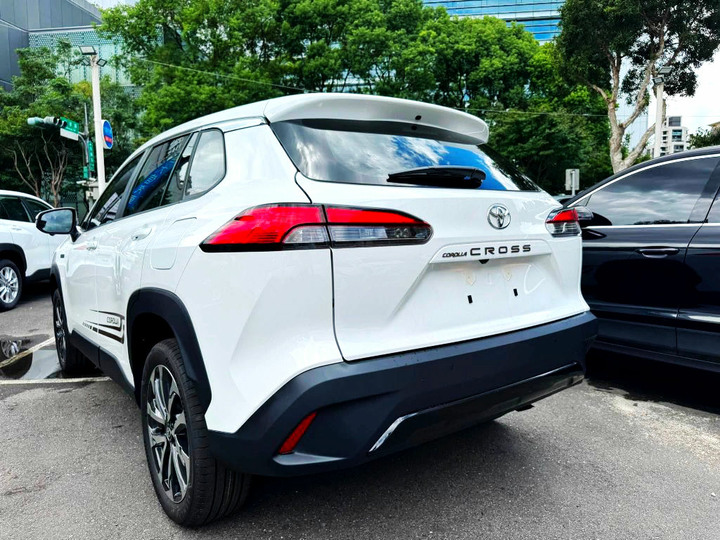 全新車未開封2026年TOYOTA CROSS CC 1.8L．原價88.9萬 60週年紀念版．現折13萬．新車里程4公里．新車保固中．可在舊換新