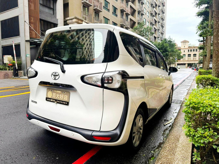 2019年Toyota Sienta 1.8L．頂級五人座．單側邊電動滑門．里程8萬公里．里程保證．原鈑件．附認證書