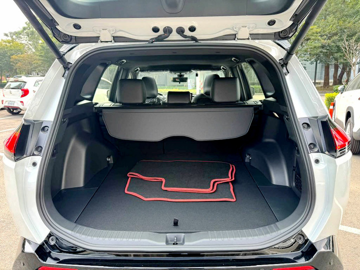 全新車未開封2026年Toyota RAV4 2.5L油電版 GR Sport 4WD．新車里程９公里．原廠保固中．全程托運到店