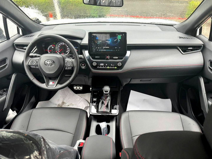 全新車未開封2026年TOYOTA CROSS GR汽油SPORT版本．新車里程3公里．全程托運到店．保證未上路．原廠保固中．新車原價91.5萬．下殺優惠