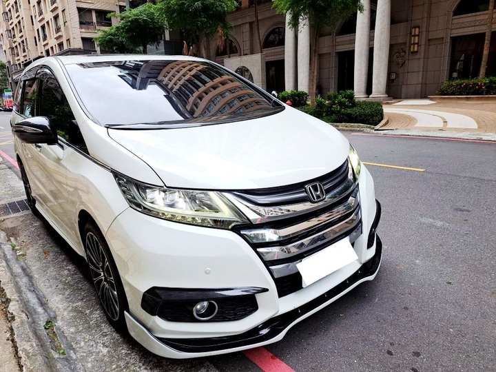 2016年6月Honda Odyssey 2.4L．最頂級APEX版七人座．免鑰匙．雙電動滑門．電動天窗．環景．原廠保養