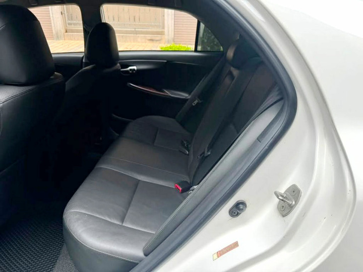 2011年TOYOTA ALTIS 1.8L．一手自用車．里程9萬多公里．里程保證．車況極優．便宜代步車