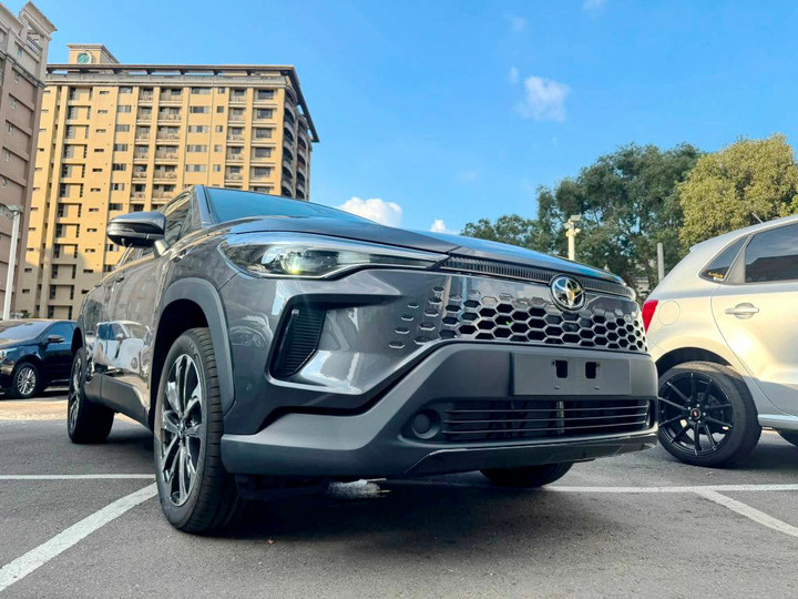 別懷疑！真實廣告．全新車未開封2026年CROSS．最新60週年紀念版．新車價88.9萬汽油．現折13萬給你．原廠保固中．可在舊換新折扣