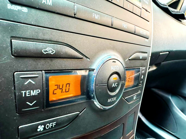 2011年TOYOTA ALTIS 1.8L．一手自用車．里程9萬多公里．里程保證．車況極優．便宜代步車