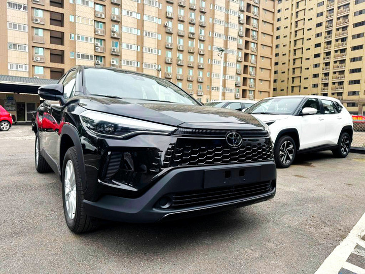 全新領牌車未開封2026年TOYOTA CROSS 1.8L．汽油豪華版．新車里程５公里．全程托運到店．可全額貸