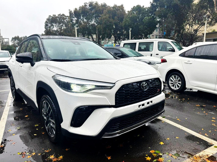 全新車未開封25年26年型TOYOTA CROSS GR 汽油SPORT版．全程托運到店．新車里程3公里．新車五年14萬保固中