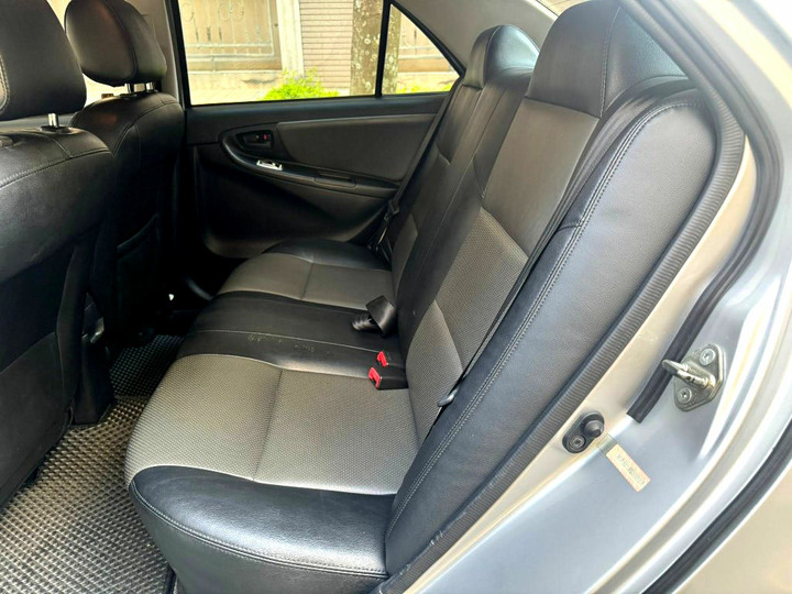 2011年型TOYOTA VIOS 1.5L E版．自用車庫車．里程13萬公里．前車主愛護極佳．車況極優．便宜代步車