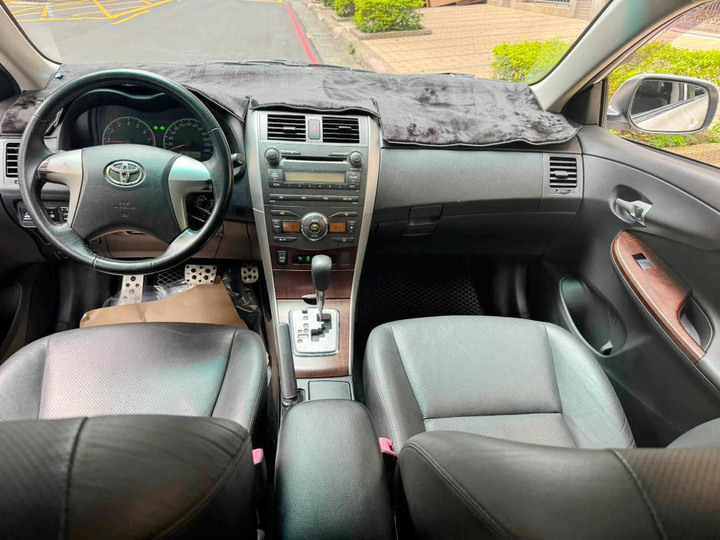 2011年TOYOTA ALTIS 1.8L．一手自用車．里程9萬多公里．里程保證．車況極優．便宜代步車