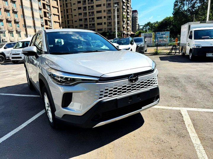 全新未開領牌車2026年Toyota Corolla Cross 1.8L．下殺折扣原價88.9萬汽油尊爵版．選中古車倒不如買全新車．全新未開封．里程４公里