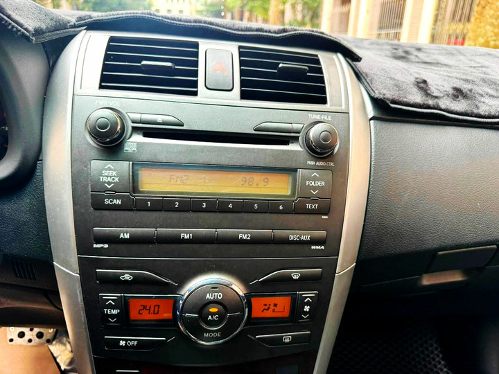 2011年TOYOTA ALTIS 1.8L．一手自用車．里程9萬多公里．里程保證．車況極優．便宜代步車
