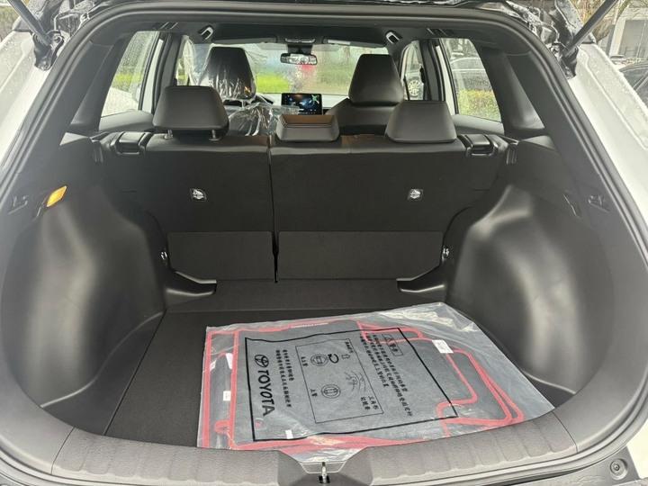 全新車未開封2026年TOYOTA CROSS GR汽油SPORT版本．新車里程3公里．全程托運到店．保證未上路．原廠保固中．新車原價91.5萬．下殺優惠