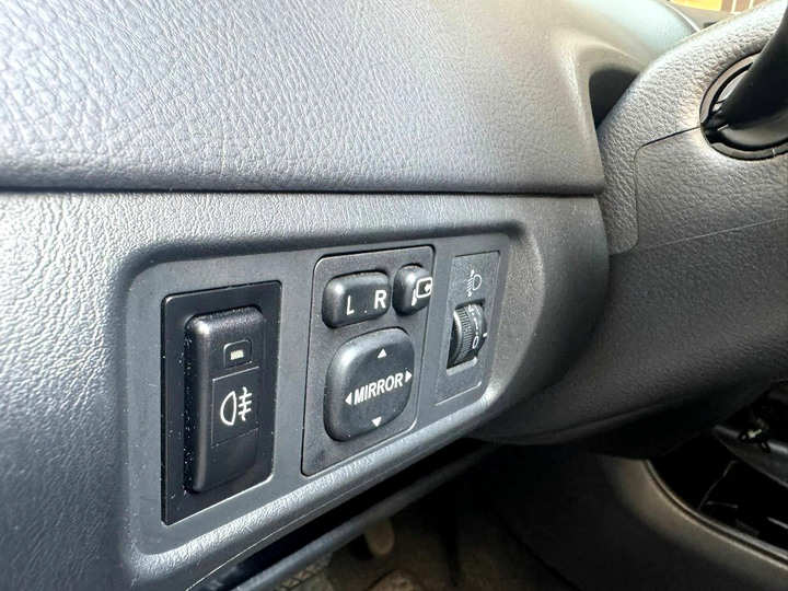 2011年型TOYOTA VIOS 1.5L E版．自用車庫車．里程13萬公里．前車主愛護極佳．車況極優．便宜代步車