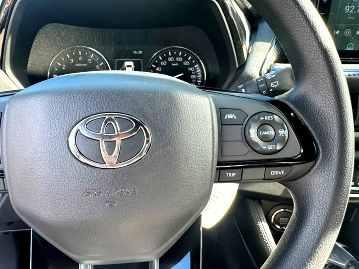 別懷疑！讓你用60.5萬帶走一台全新車不香嗎．全新車未開2026年YARIS CROSS 1.5L．新車里程３公里．原價73.5萬．現折１３萬．可在舊換新折扣．新車保固中