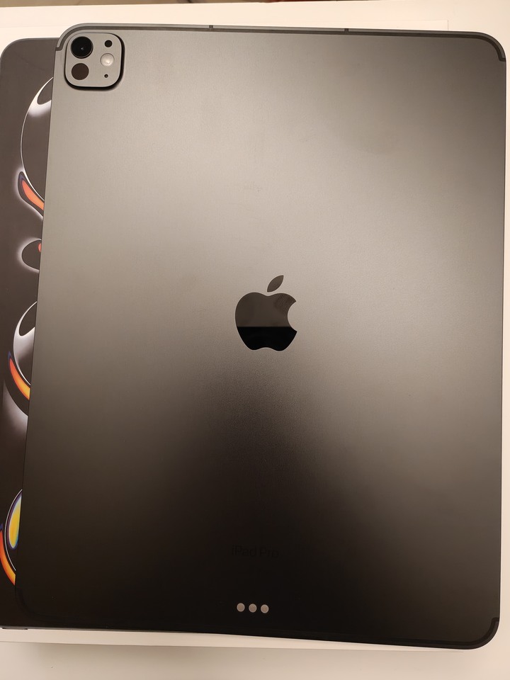 iPad Pro M4 13吋1TB 奈米紋路玻璃 5G LTE 16G 記憶體 銀黑色