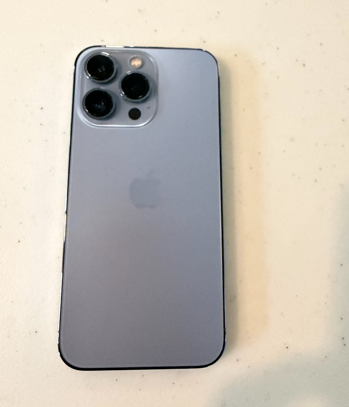 iphone 13 pro 天峰藍256G，電池健康81%,外觀極新