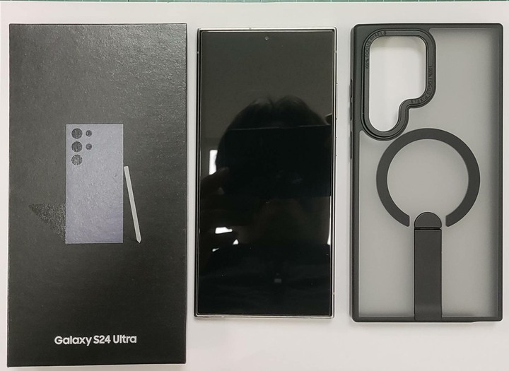 售 三星S24Ultra 12+256G (紫)台灣公司貨原盒裝 外觀9.9成新 如圖 過保固 功能正常此備用手機，無頻繁使用 外觀如新，無傷 有貼鏡頭貼 / 螢幕保護貼/背貼