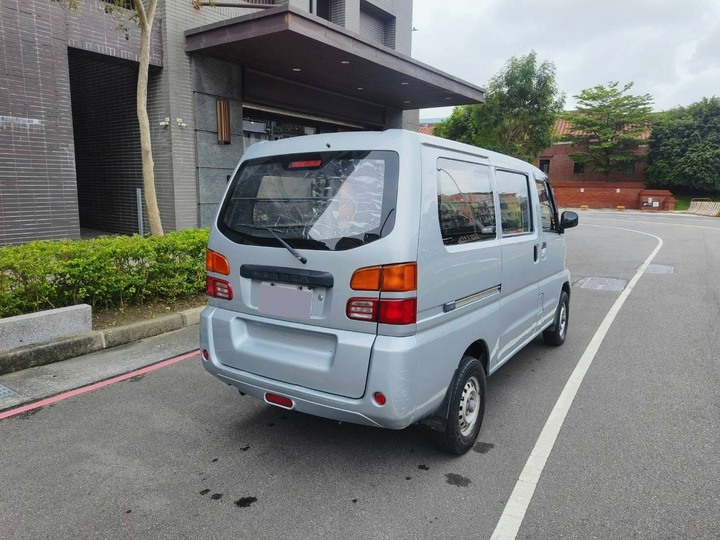 2013年三菱 菱利 廂型車 賺錢的好幫手