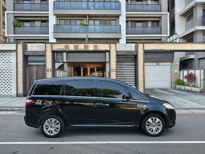2013年 LUXGER 納智捷 M7 休旅車7人座