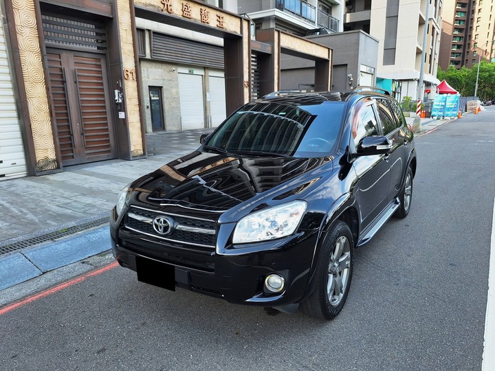 ㄧ手車只跑4萬多公里 TOYOTA RAV4 2.4 最頂級車款