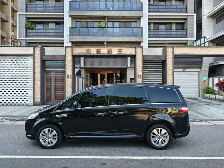 2013年 LUXGER 納智捷 M7 休旅車7人座
