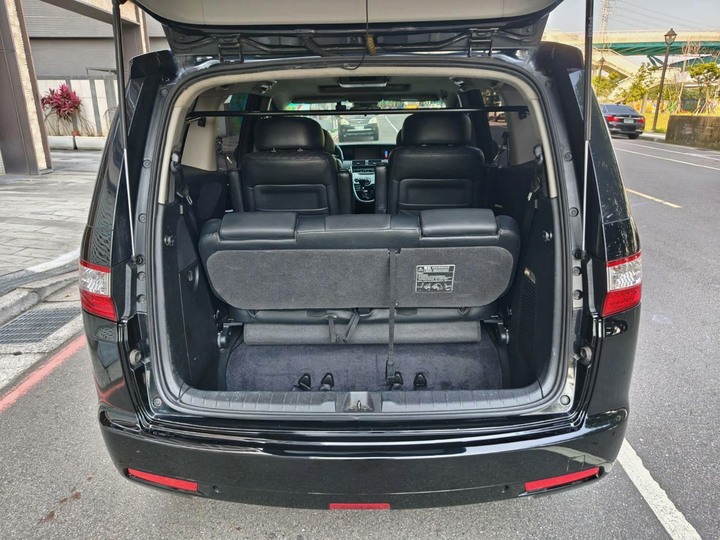 2013年 LUXGER 納智捷 M7 休旅車7人座