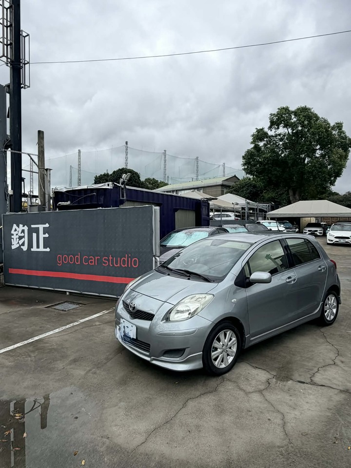 鈞正貿易 2010年 YARIS 1.5S 內外新 跑18萬公里  原廠運動套件 代步車首選 好開好照顧