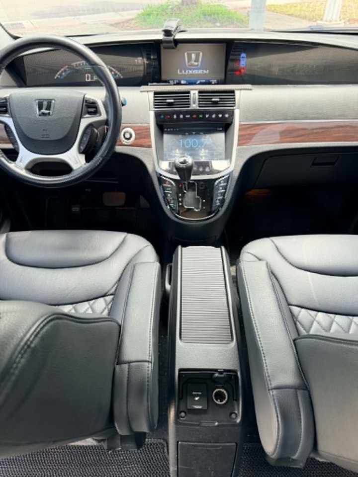 鈞正貿易 2015年 LUXGEN MPV M7版 跑少 雙電動滑門 天窗 寧靜 認證
