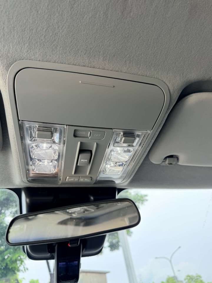 鈞正貿易 2015年 LUXGEN MPV M7版 跑少 雙電動滑門 天窗 寧靜 認證