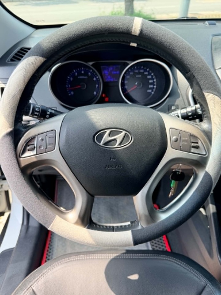 鈞正貿易 2014年 HYUNDAI IX35 2.0 一手持有 資料全 車況很好 來試開就知道了