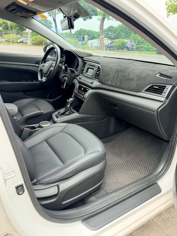 鈞正貿易 2018年 ELANTRA 1.6 一手持有 跑少 原廠保養 原版