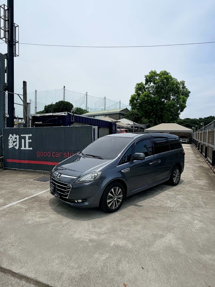 鈞正貿易 2015年 LUXGEN MPV M7版 跑少 雙電動滑門 天窗 寧靜 認證