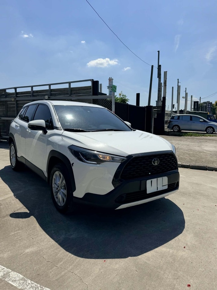 鈞正貿易 2022年 COROLLA CROSS 1.8 珍珠白 豪華版 整台如新 跑很少 原版 認證