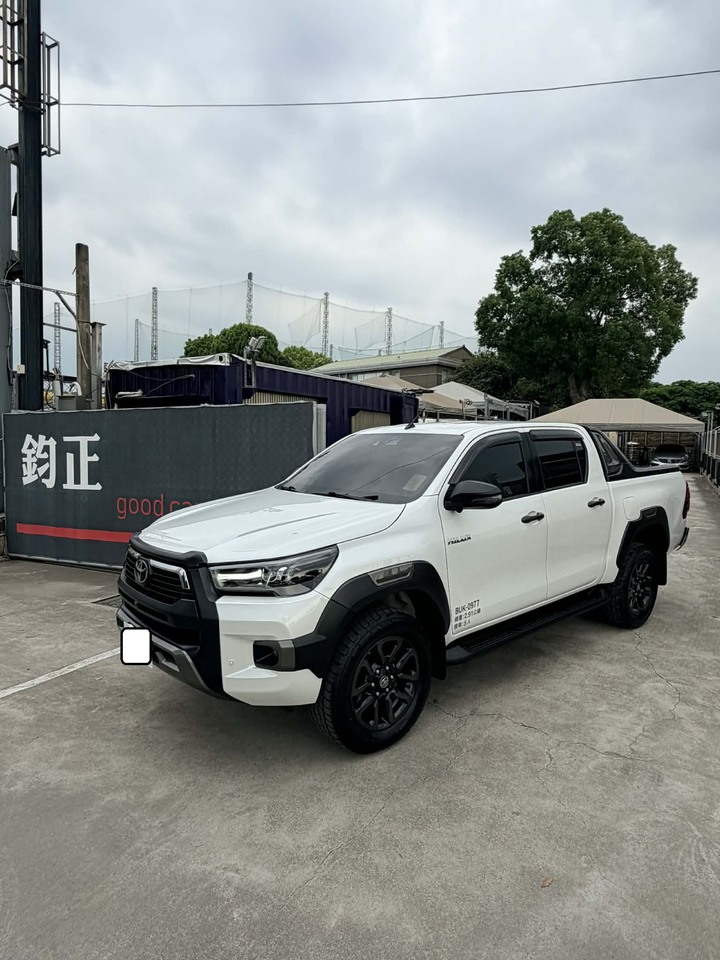鈞正貿易 2023年 HILUX 小改款 原廠保養 保固中 跑少 非載貨 無越野 無溯溪