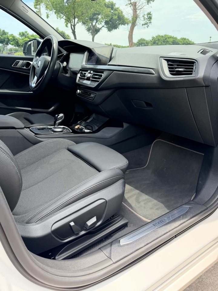 鈞正貿易 2020年 BMW 118i F40 HATCH 原版 原廠保養 跑少 一手車 資料全 車況超級優異 認證