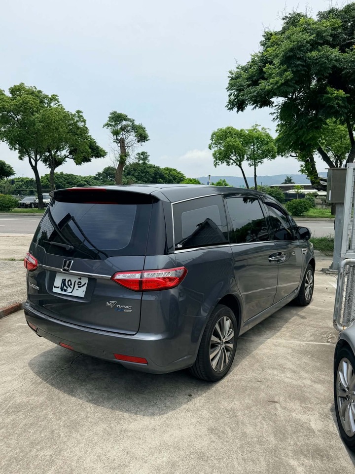 鈞正貿易 2015年 LUXGEN MPV M7版 跑少 雙電動滑門 天窗 寧靜 認證