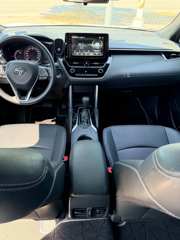鈞正貿易 2022年 COROLLA CROSS 1.8 珍珠白 豪華版 整台如新 跑很少 原版 認證
