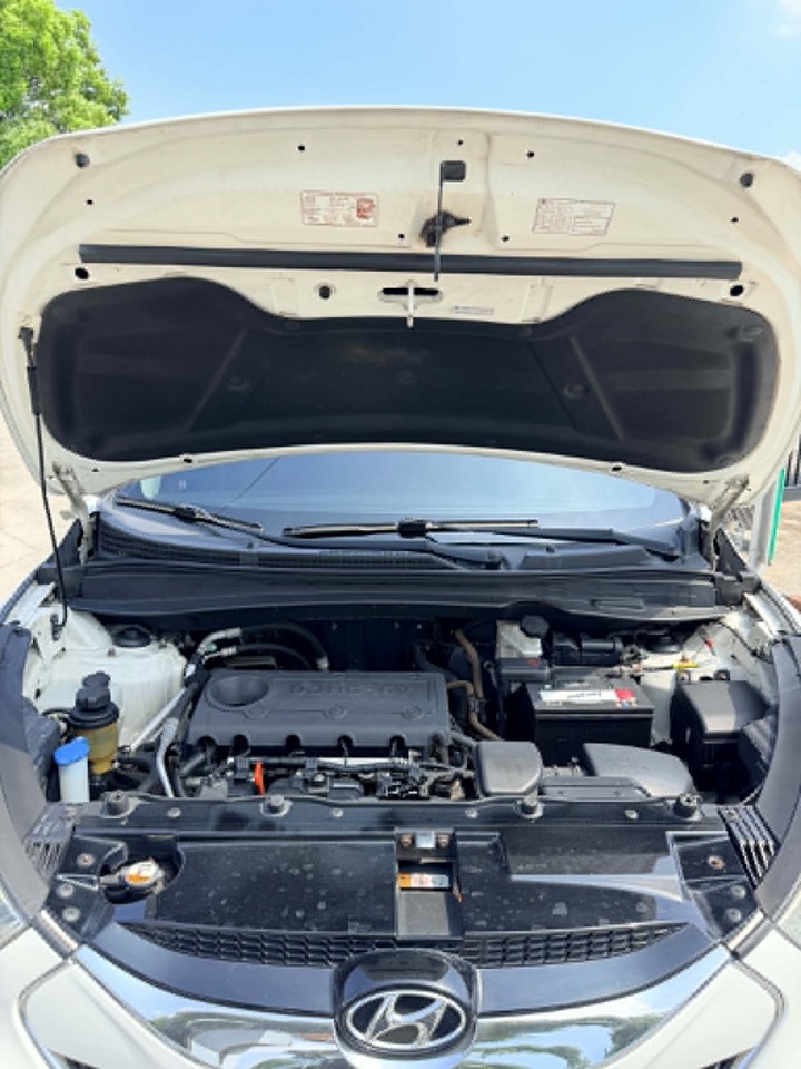鈞正貿易 2014年 HYUNDAI IX35 2.0 一手持有 資料全 車況很好 來試開就知道了