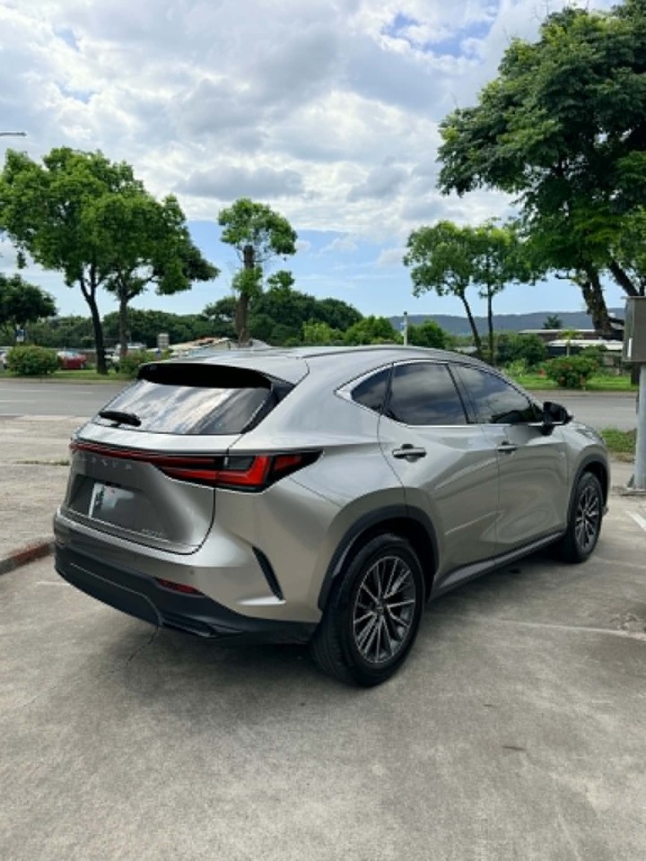 鈞正貿易 2023年 LEXUS NX200 豪華版本 跑少 原廠保養 保固中 電動尾門 配合鑑定 認證