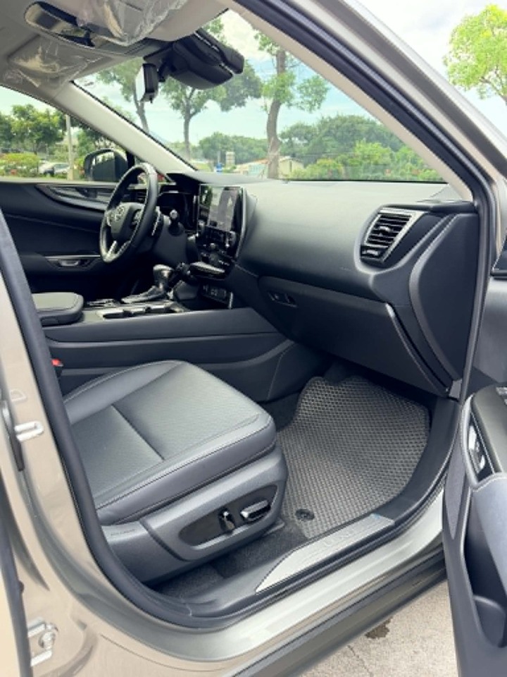 鈞正貿易 2023年 LEXUS NX200 豪華版本 跑少 原廠保養 保固中 電動尾門 配合鑑定 認證