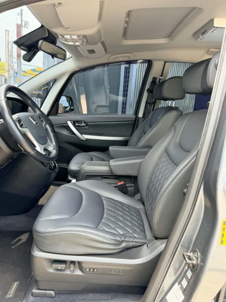 鈞正貿易 2015年 LUXGEN MPV M7版 跑少 雙電動滑門 天窗 寧靜 認證