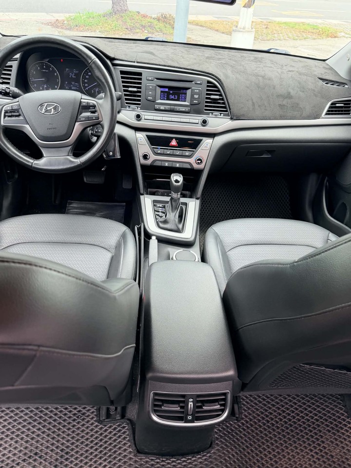 鈞正貿易 2018年 ELANTRA 1.6 一手持有 跑少 原廠保養 原版