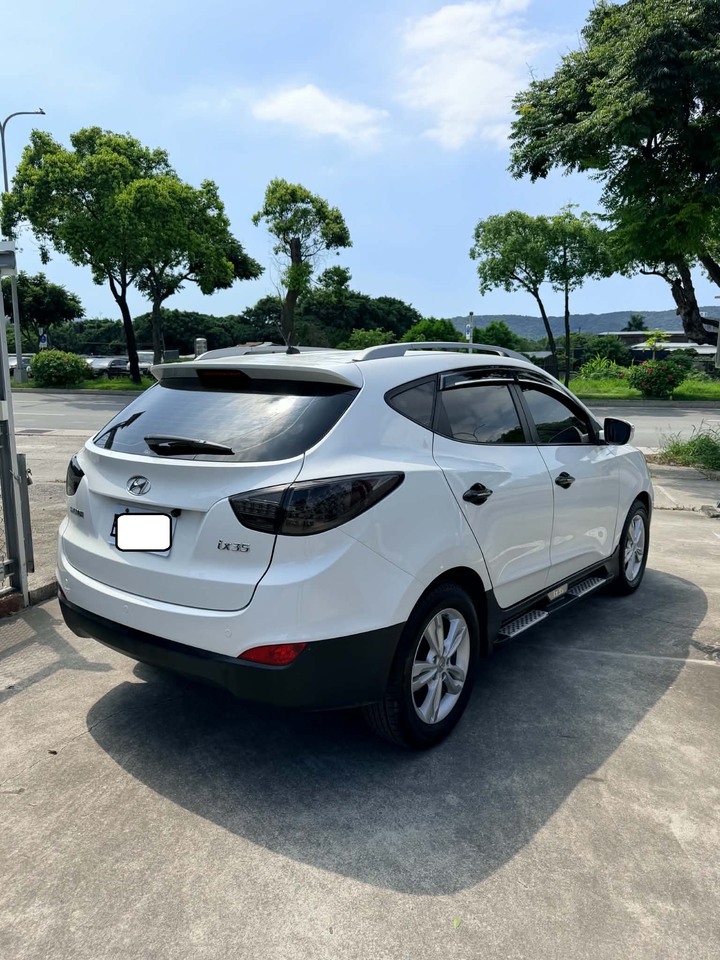 鈞正貿易 2014年 HYUNDAI IX35 2.0 一手持有 資料全 車況很好 來試開就知道了