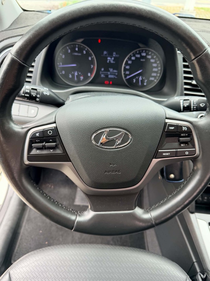 鈞正貿易 2018年 ELANTRA 1.6 一手持有 跑少 原廠保養 原版