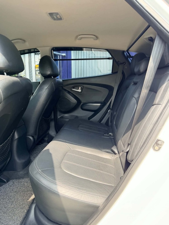 鈞正貿易 2014年 HYUNDAI IX35 2.0 一手持有 資料全 車況很好 來試開就知道了