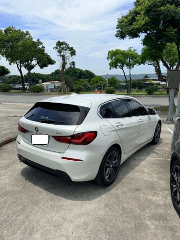 鈞正貿易 2020年 BMW 118i F40 HATCH 原版 原廠保養 跑少 一手車 資料全 車況超級優異 認證